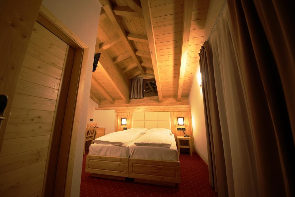 Hotel Garni Minigolf Pieve Di Ledro Chambre photo